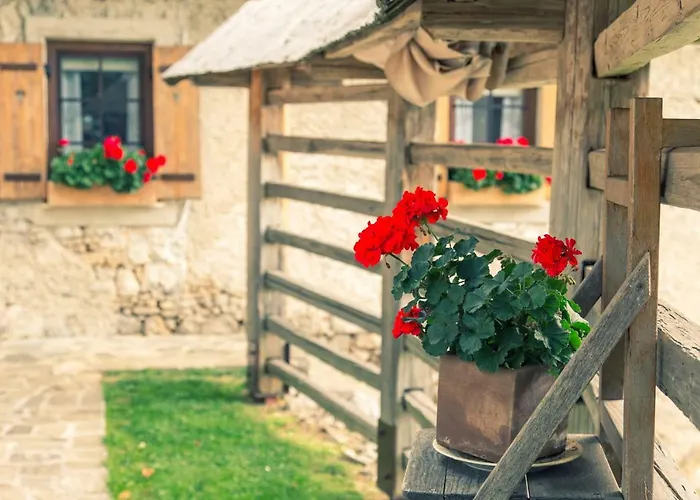 Etno House Gostece- With Finnish Sauna Vakantiehuis *